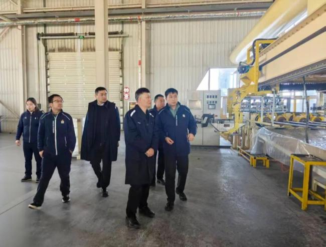 陕西延长石油物资集团党委委员朱晖赴合成材料公司调研