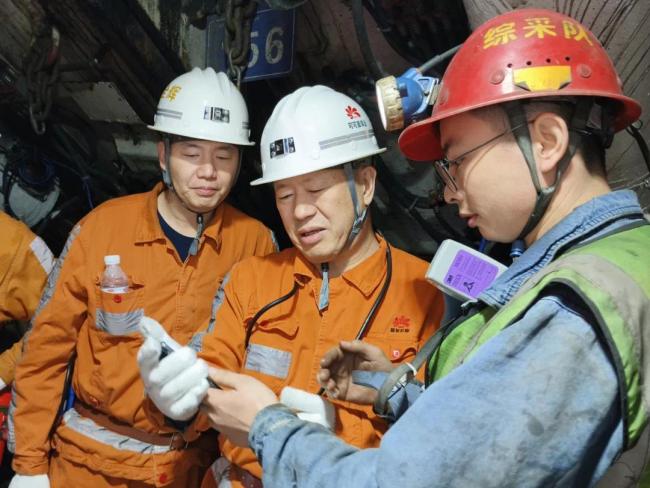 延长矿业公司党委书记、董事长魏东到可可盖煤业公司检查指导工作