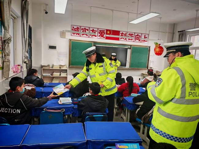 眉县提升应对恶劣天气及突发事故处置能力 守护学生出行安全