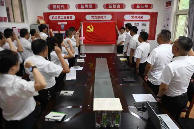 陕煤铜川矿业公司陈家山煤矿：勇立潮头敢为先 再踏层峰谱新篇