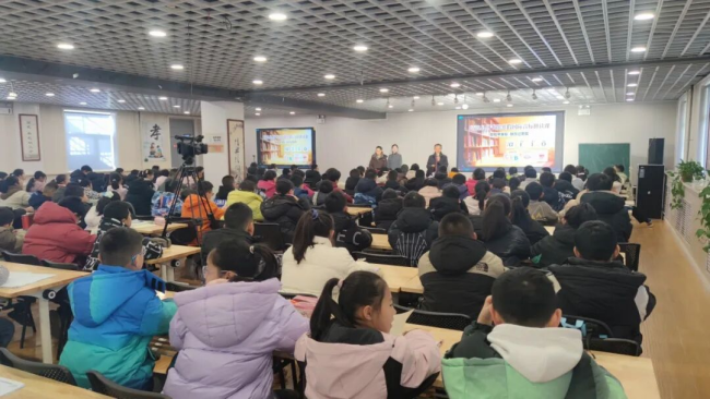 靖边图书馆送福利 寒假英语公益课守护少年成长