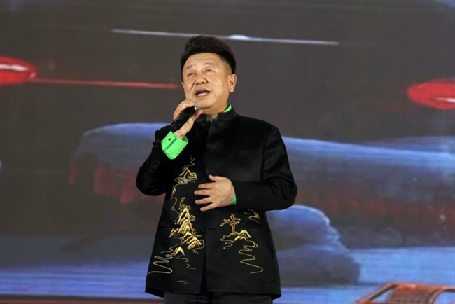 杨澜等众明星助力明伦公益年度盛典