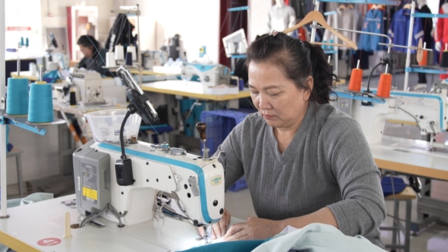 府谷：“职”通门口拓富路 声声“机”鸣织幸福