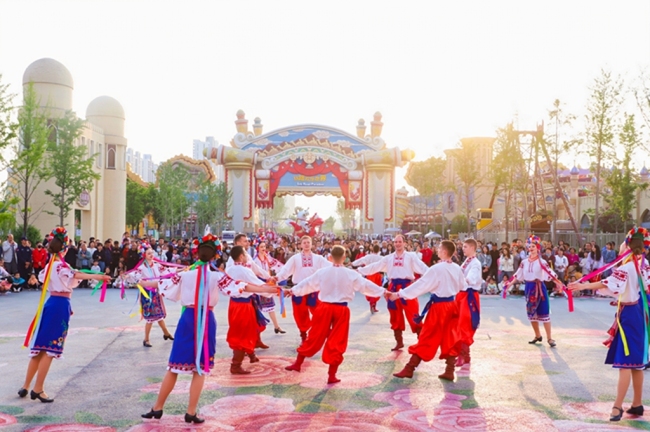 丝路欢乐世界推出新春福利：属马免费游园