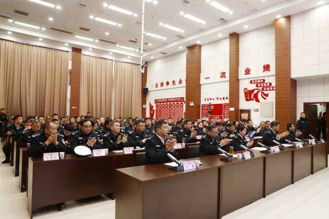 陕西眉县交警:“千村宣教”筑牢美丽乡村平安路