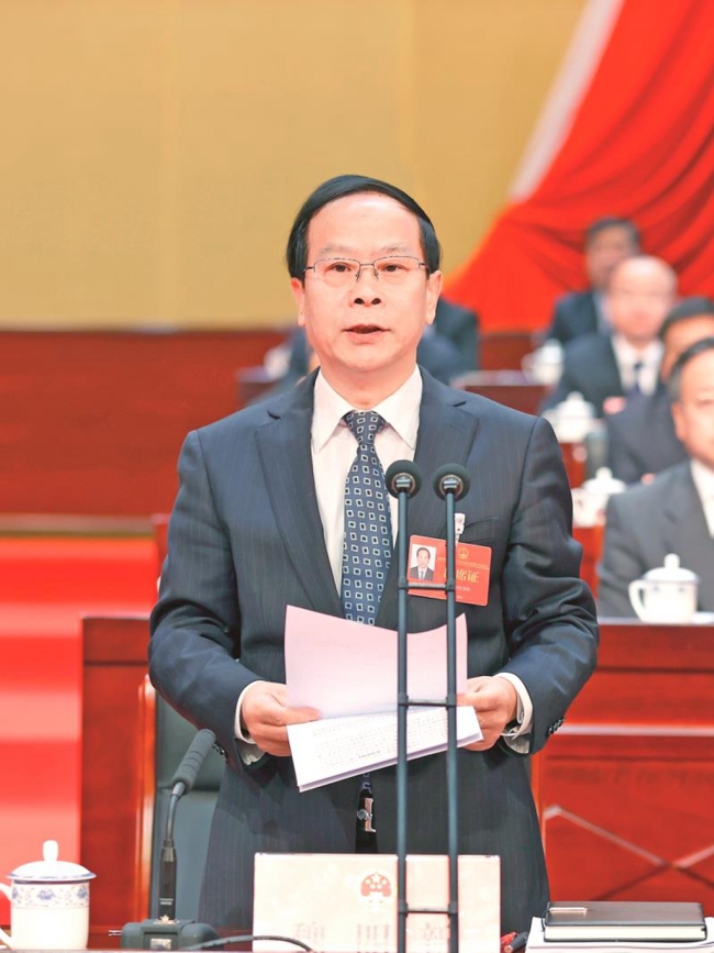 市人大常委会主任、大会主席团常务主席魏四新主持大会。通讯员何景辉摄