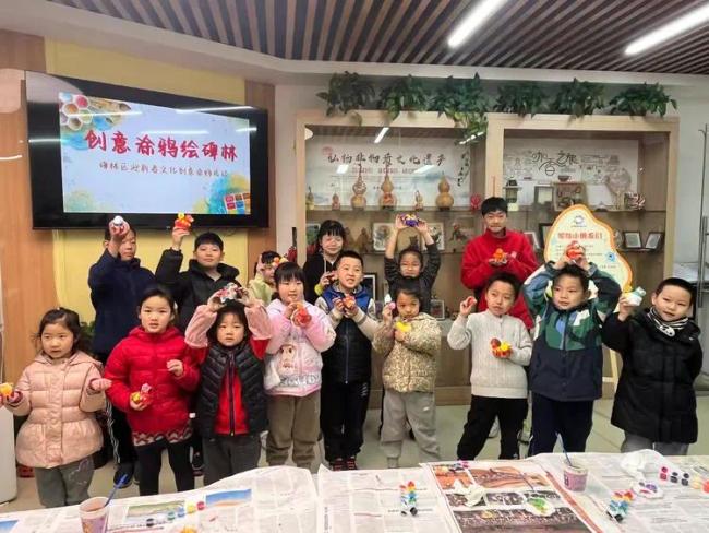 碑林区南院门街道德福巷社区开展“创意涂鸦绘碑林”春节文化创意涂鸦活动