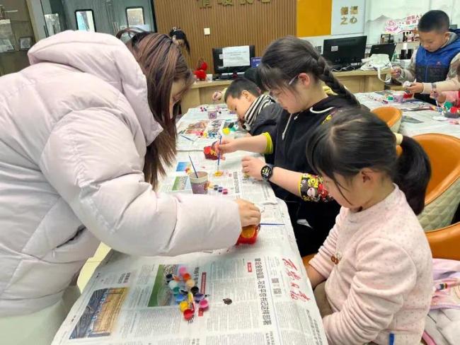 碑林区南院门街道德福巷社区开展“创意涂鸦绘碑林”春节文化创意涂鸦活动