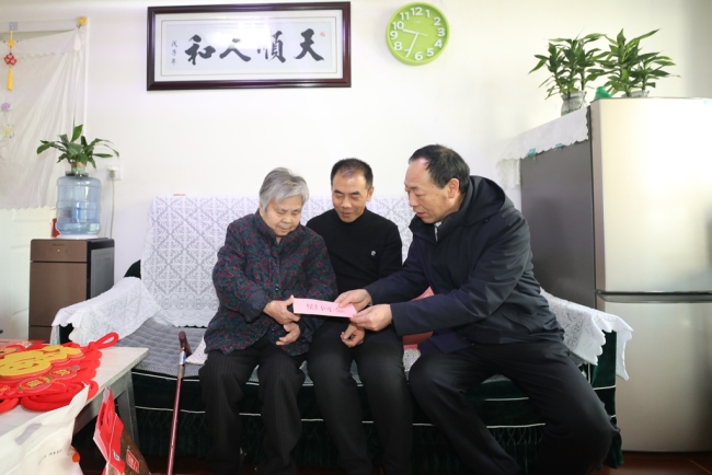 铜川矿业公司下石节煤矿：新春慰问送温暖 情满矿山暖人心