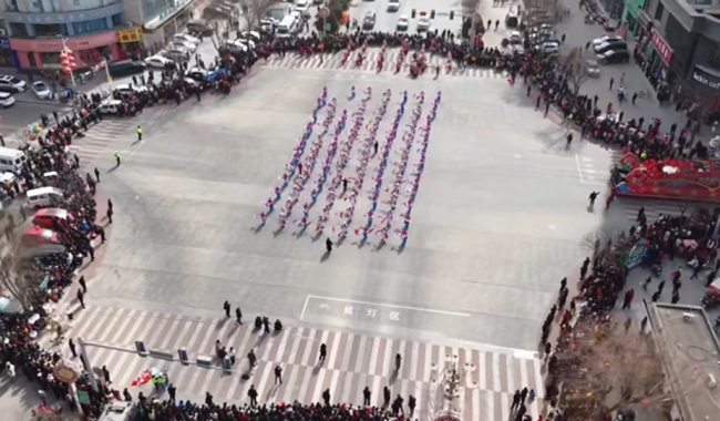 红绸舞古韵 非遗润童心 靖边县教体系统秧歌展演点亮新春