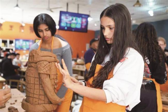 “老外”古城沉浸式体验中国年