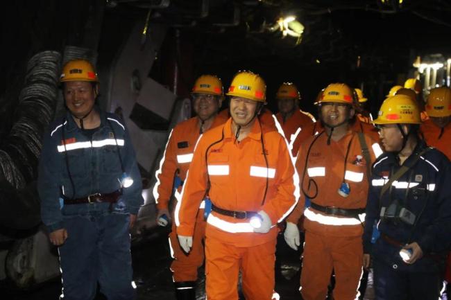 延长矿业公司党委书记、董事长魏东到巴拉素煤业公司调研指导工作