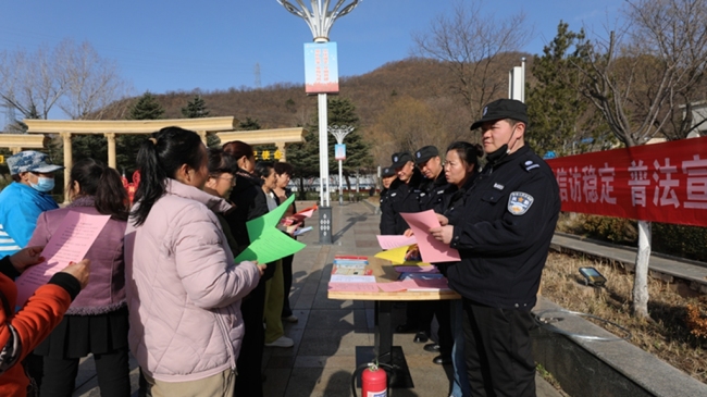 铜川矿业公司下石节煤矿：雷锋精神耀矿山 实干兴业建新功