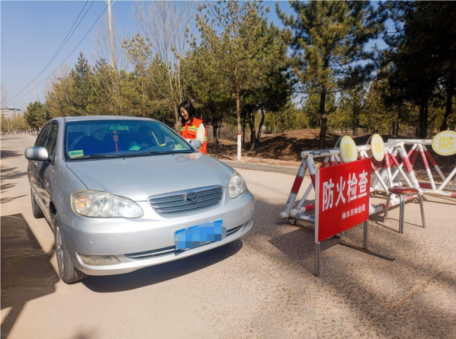 陕西神木：严防死守护青山 文明祭扫过清明