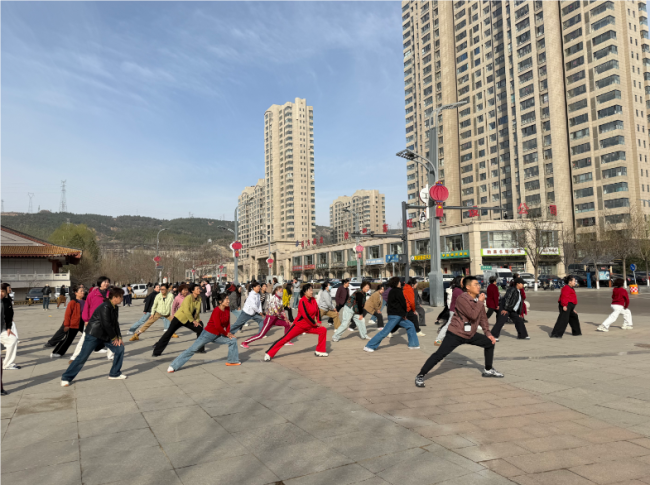 陕西神木滨河新区街道:公益健身小课堂 健康生活大舞台