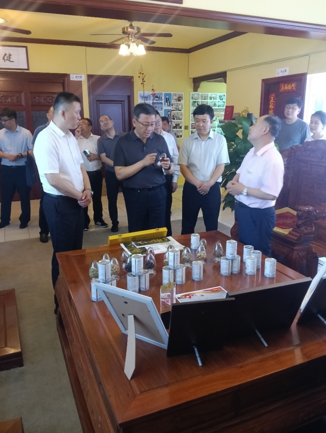 安徽省铜陵市委组织部长郑刚带队到访神农百草集团海南总部，共商跨省合作新机遇