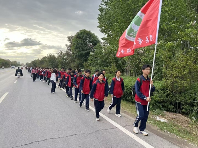 宝鸡眉县:金盾护苗启新程 徒步研学润童心