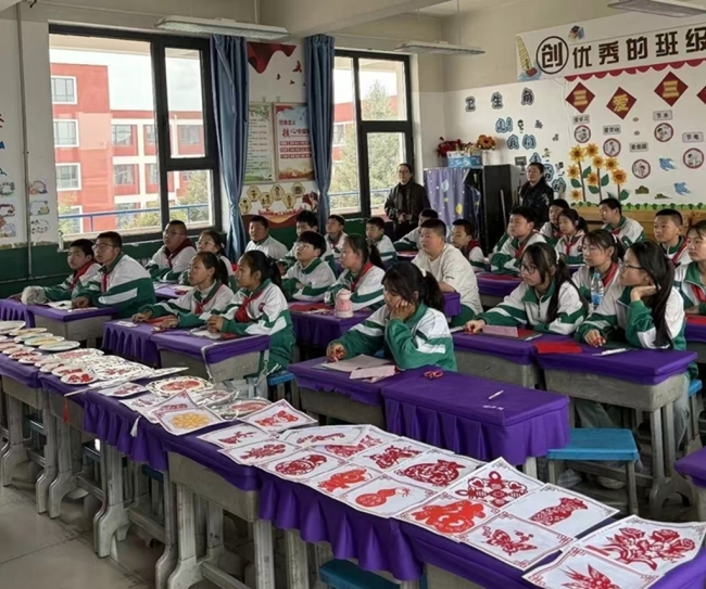 陕西靖边县“非遗进校园”活动走进东坑镇中心小学