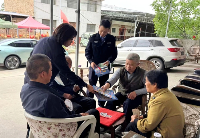 西安经开交警：千村宣教入乡村 平安守护零距离