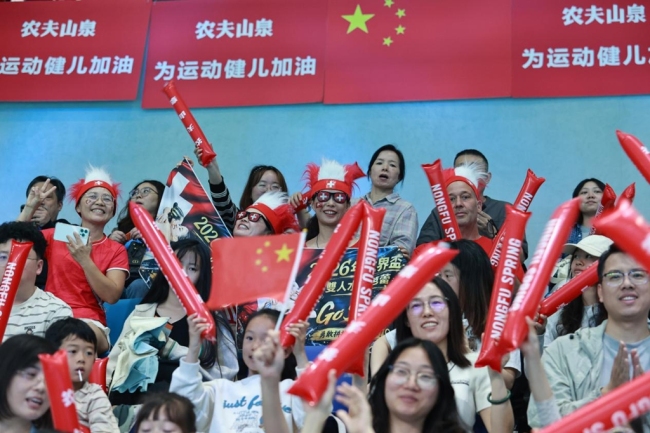 图集 | 水上芭蕾绽放西安 热情观众现场氛围拉满