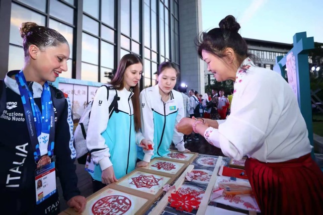 非遗展示让选手沉浸式感受中国传统文化魅力 花游世界杯刻上“陕西烙印”