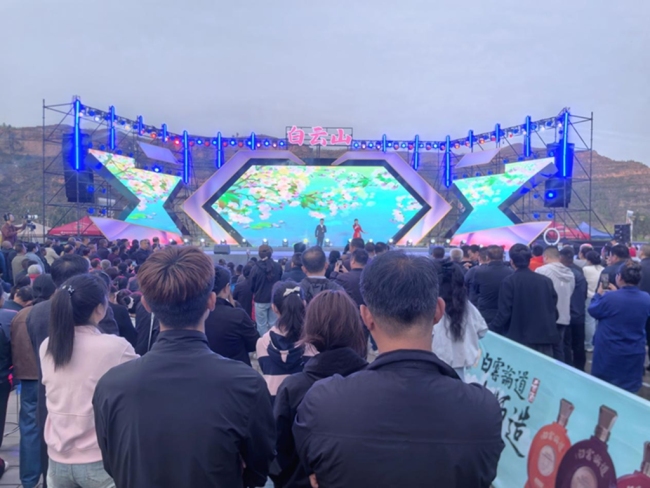 佳县举行“情醉黄河岸 寻梦白云山”公益演唱会