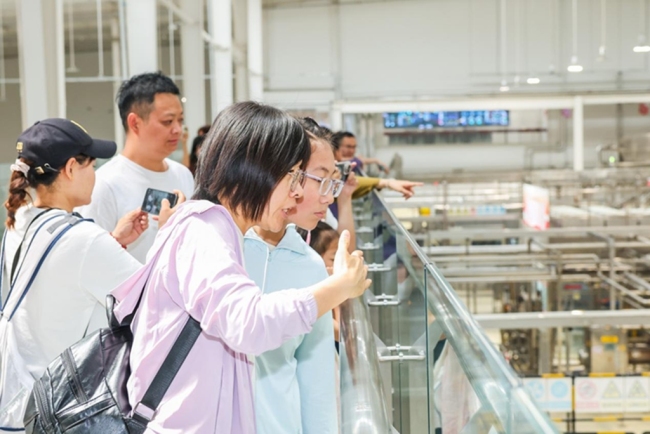 中粮可口可乐陕西工厂举办六一环保亲子开放日活动