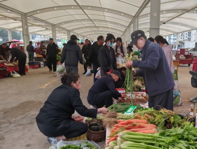 靖边新区早市:烟火升腾处 文明新风润民心