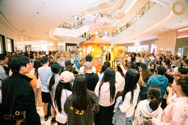华灯初上・熙悦佳期 西安熙地港双节系列活动点亮经开消费市场