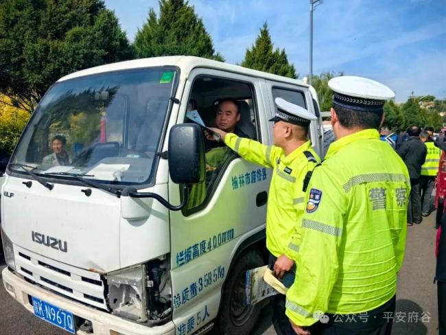 府谷公安交管多点发力 筑牢道路交通安全防线