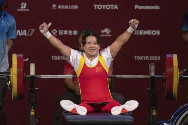 [图]残奥会力量举重 郭玲玲夺冠并创造新世界纪录
