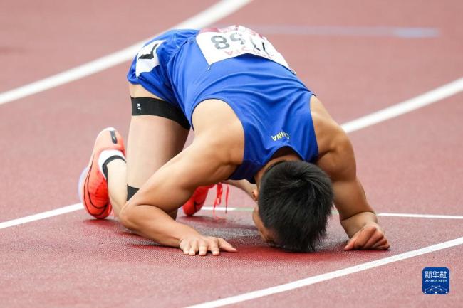 残奥会田径男子100米T36级：邓培程破残奥纪录夺冠