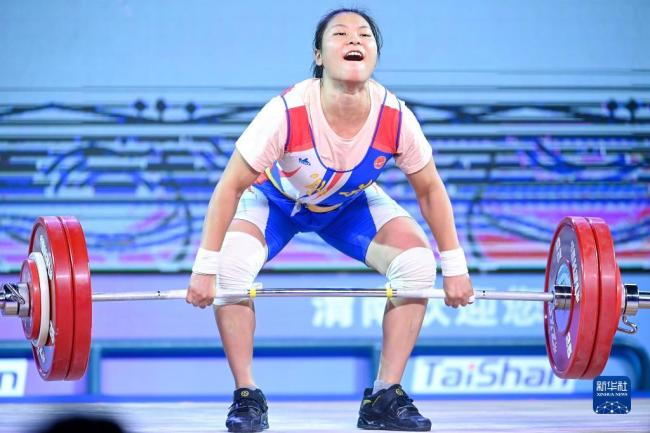 全运会举重女子64公斤级决赛：广东曾田甜夺冠