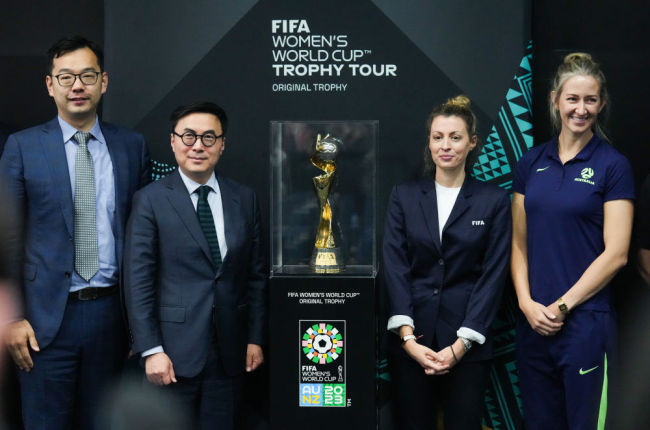 2023年女足世界杯奖杯在上海展出