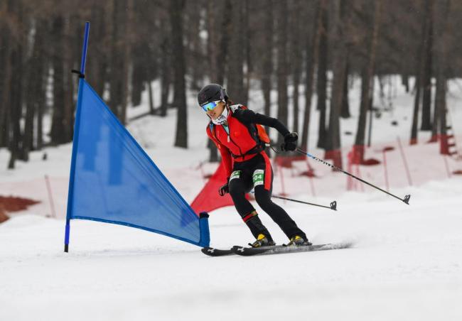 谈球吧体育入春后这处边陲滑雪场依旧热闹(图2)