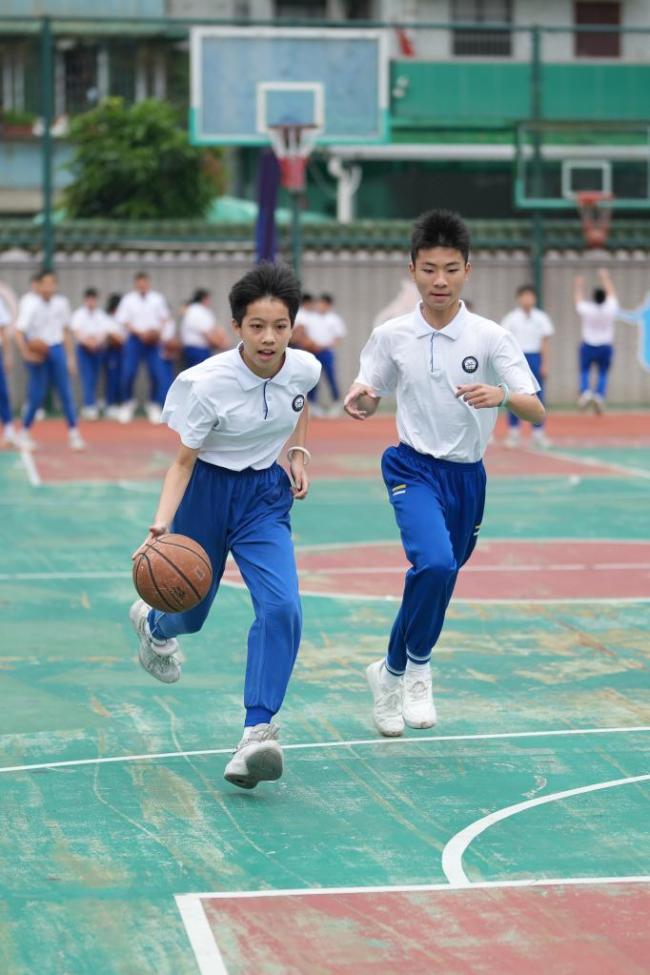 一所校园篮球特色学校的“心跳”