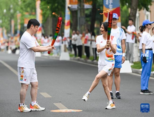 成都大运会火炬传递成都站举行