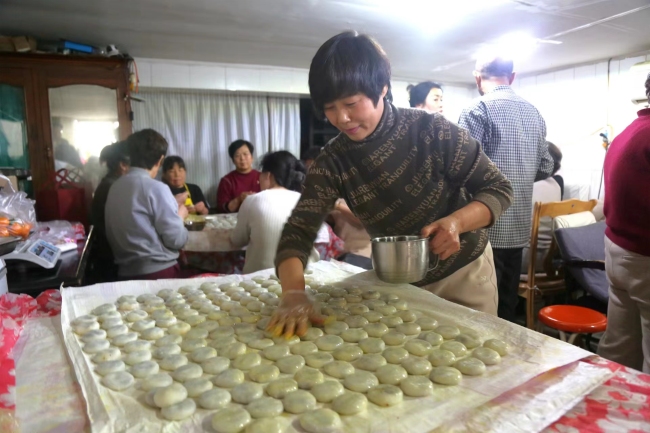 山西太原：“中国传统古村落”赤桥古村 年糕包出团圆幸福味