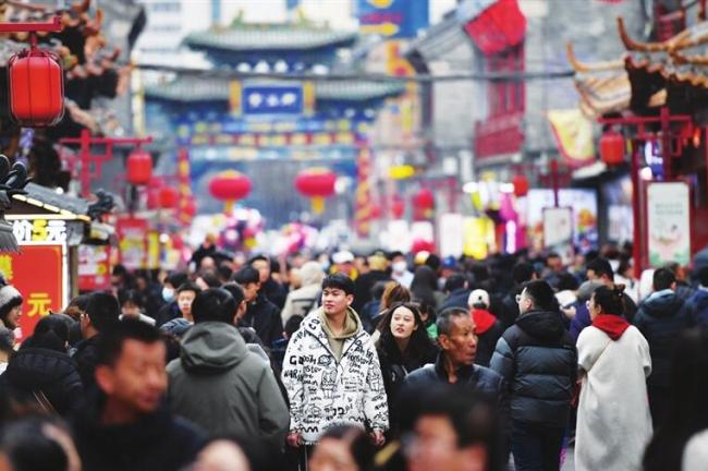 【锦绣中国年】太原市食品街游人如织