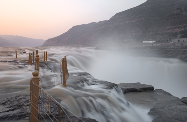 Must-visit Attractions in Shanxi Province:  Hukou Waterfall