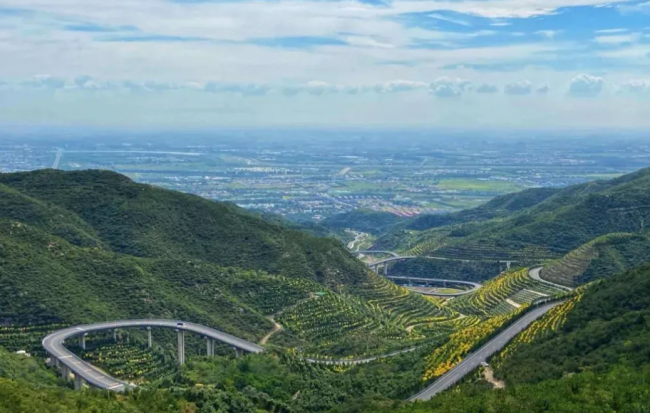  Cycling Through ShanxiEmbark on a Romantic Autumn Journey - Taiyuan Xishan Mountain Route