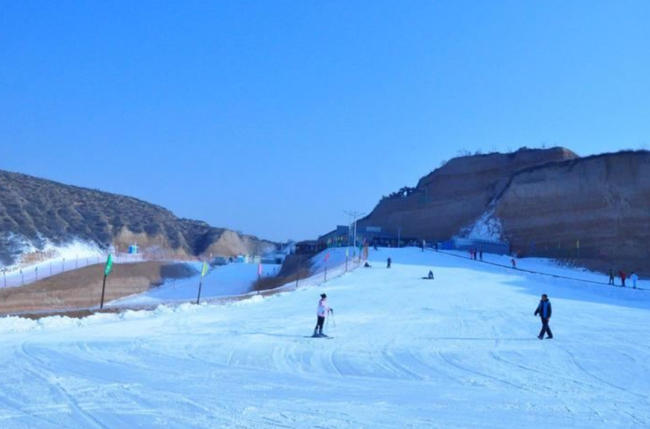 Shanxi: Your Winter Wonderland (Skiing Edition)- Caiwei Manor Ski Resort