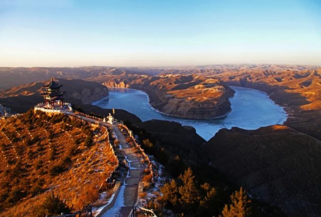 Yellow River No.1 Tourist Highway: A Spring Journey Through Mountains and Rivers