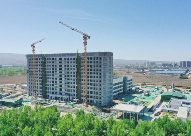 阳曲县人民医院新院区建设施工现场：主体建筑已拔地而起