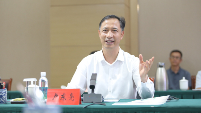 卢东亮主持召开加快全省绿电园区建设推进会