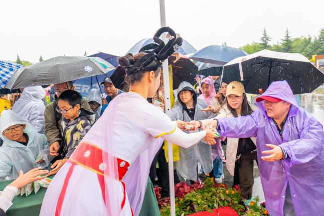 中秋遇国庆 洪洞大槐树准备节日惊喜迎接游客“回家团圆”
