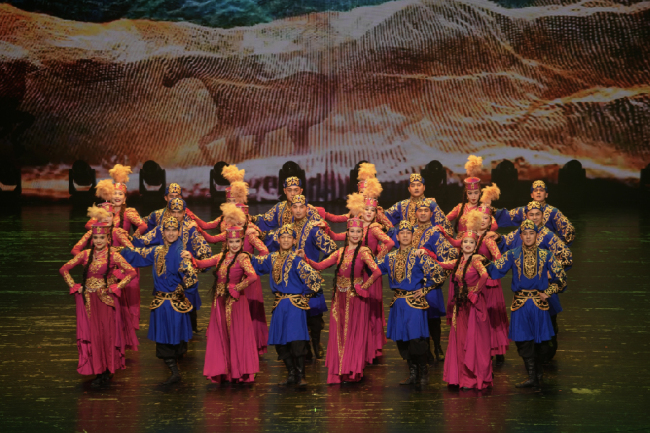 音舞诗画《掀起你的盖头来——新疆是个好地方》在太原精彩亮相