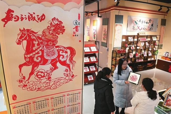 广灵剪纸：带动农民增收致富重要途径