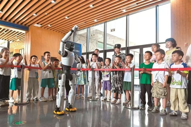 2026闪光科技人工智能机器人展在太原植物园展出
