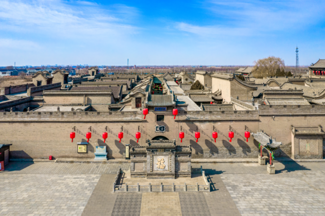 Qiao's Grand Courtyard: A Fortress of Shadows on Screen, a Merchant's Soul Off Screen